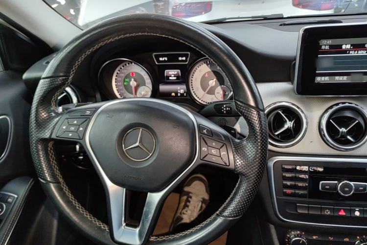Used Mercedes-Benz GLA 2015 GLA 200 Sport Edition Center Console