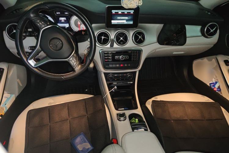Used Mercedes-Benz GLA 2015 GLA 200 Sport Edition Center Console