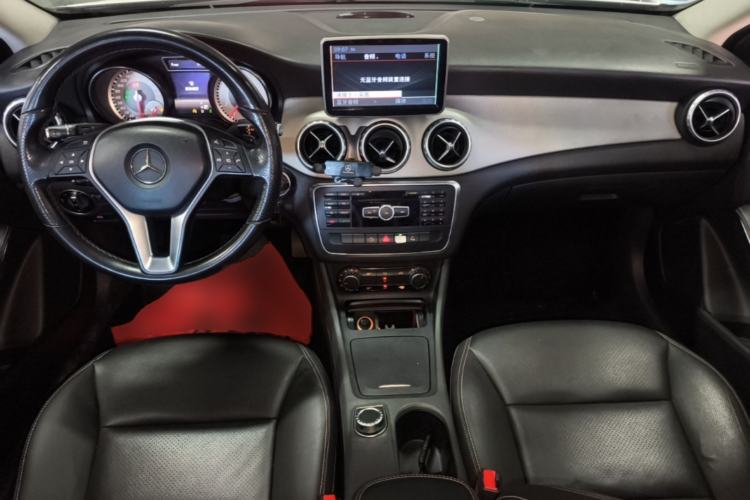 Used Mercedes-Benz GLA 2015 GLA 200 Sport Edition Center Console