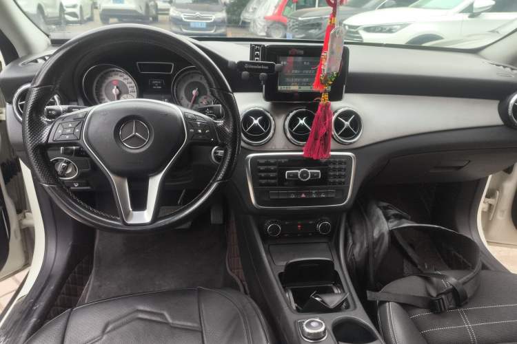 Used Mercedes-Benz GLA 2015 GLA 200 Fashion Model Center Console