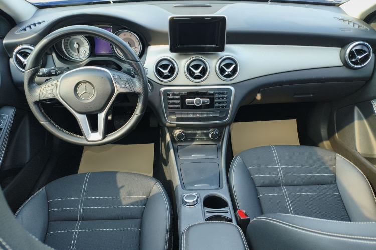 Used Mercedes-Benz GLA 2015 GLA 200 Center Console
