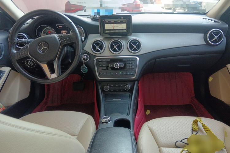 Used Mercedes-Benz GLA 2015 GLA 220 4MATIC Fashion Model Center Console