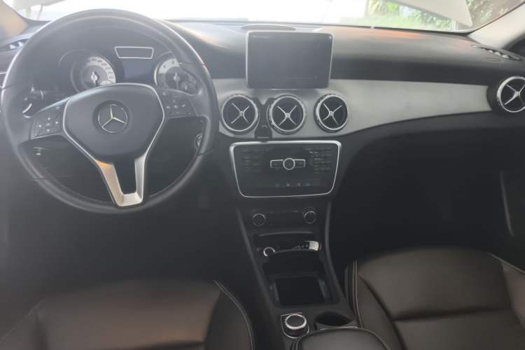Used Mercedes-Benz GLA 2015 GLA 200 Fashion Model Center Console