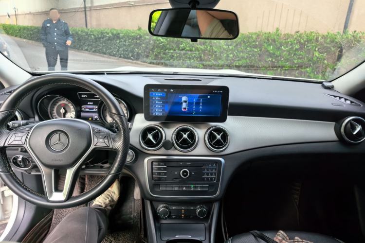 Used Mercedes-Benz GLA 2015 GLA 200 Sport Edition Center Console