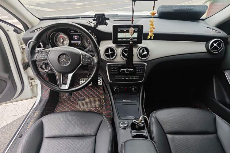 Used Mercedes-Benz GLA 2015 GLA 200 Fashion Model Center Console