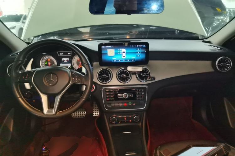 Used Mercedes-Benz GLA 2015 GLA 200 Sport Edition Center Console