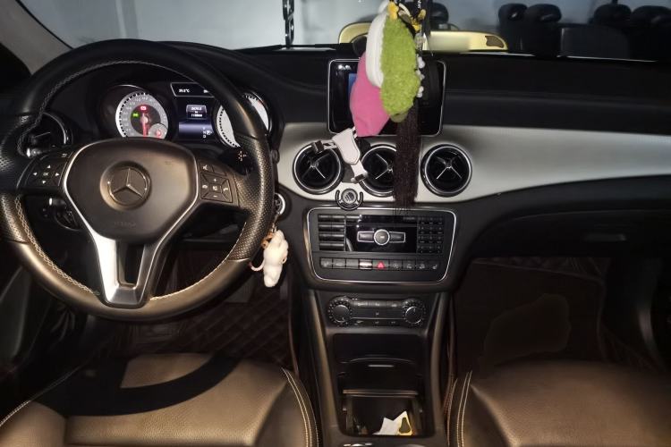 Used Mercedes-Benz GLA 2015 GLA 220 4MATIC Fashion Model Center Console