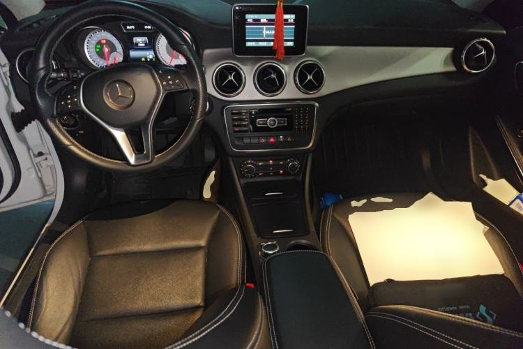 Used Mercedes-Benz GLA 2015 GLA 200 Sport Edition Center Console