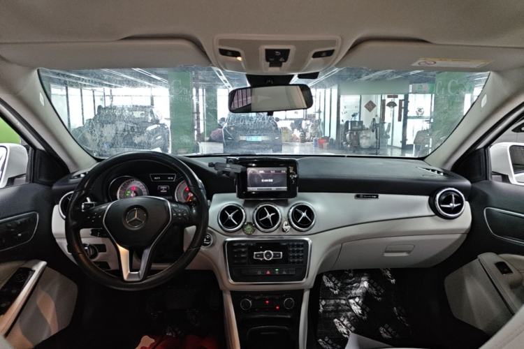 Used Mercedes-Benz GLA 2015 GLA 200 Fashion Model Center Console