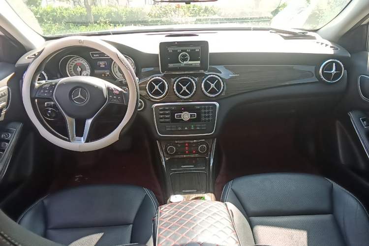 Used Mercedes-Benz GLA 2015 GLA 200 Sport Edition Center Console