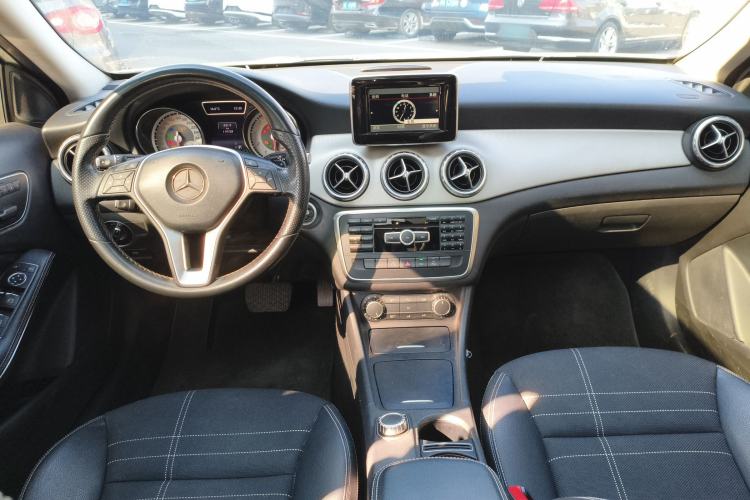 Used Mercedes-Benz GLA 2015 GLA 200 Center Console