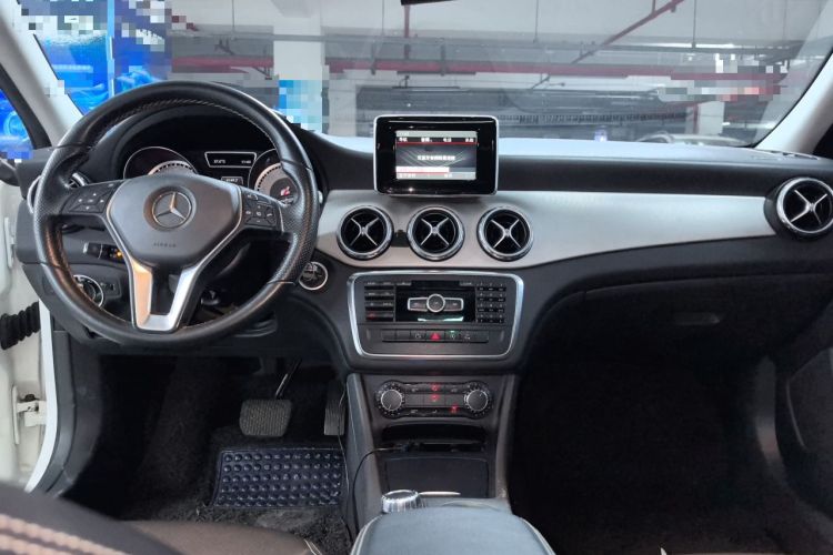 Used Mercedes-Benz GLA 2015 GLA 200 Sport Edition Center Console