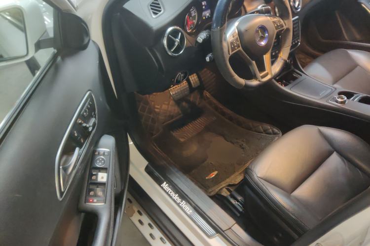 Used Mercedes-Benz GLA 2015 GLA 260 4MATIC Sport Edition Driver Seat