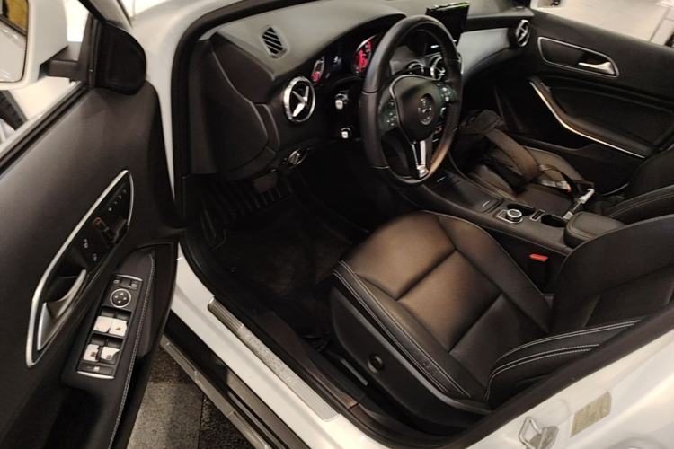 Used Mercedes-Benz GLA 2015 GLA 200 Sport Edition Driver Seat