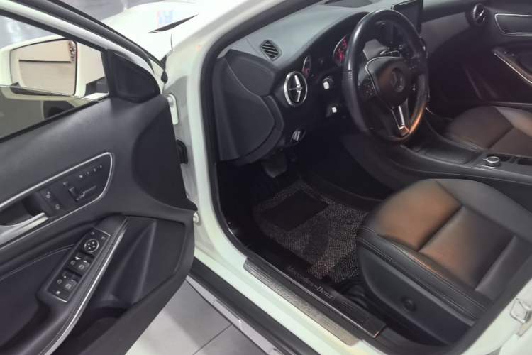 Used Mercedes-Benz GLA 2015 GLA 220 4MATIC Fashion Model Driver Seat