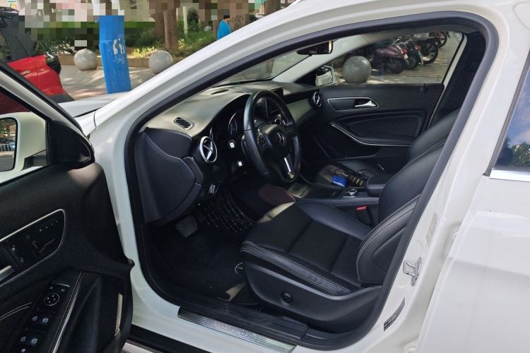 Used Mercedes-Benz GLA 2015 GLA 200 Sport Edition Driver Seat