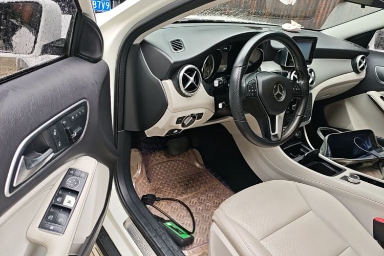Used Mercedes-Benz GLA 2015 GLA 200 Sport Edition Driver Seat