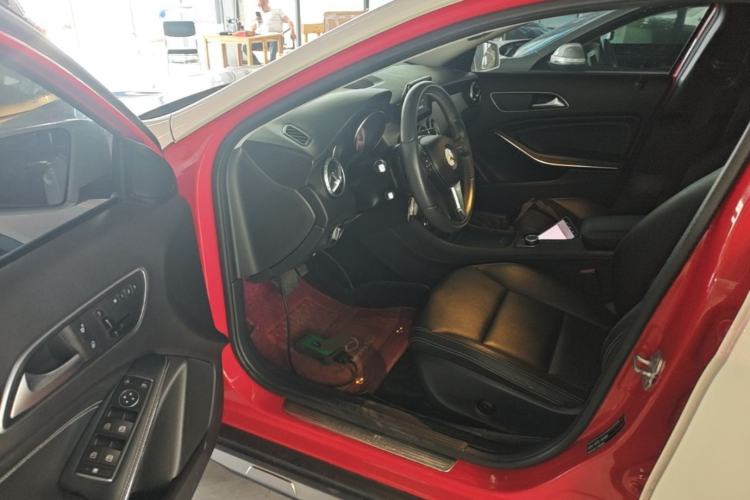 Used Mercedes-Benz GLA 2015 GLA 200 Sport Edition Driver Seat