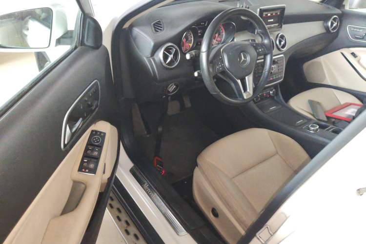 Used Mercedes-Benz GLA 2015 GLA 220 4MATIC Luxury Model Driver Seat