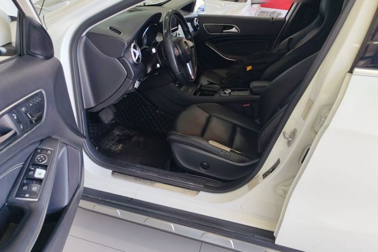 Used Mercedes-Benz GLA 2015 GLA 200 Sport Edition Driver Seat