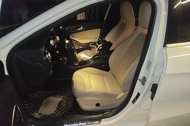 Used Mercedes-Benz GLA 2015 GLA 220 4MATIC Luxury Model Driver Seat