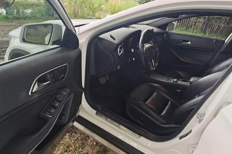 Used Mercedes-Benz GLA 2015 GLA 260 4MATIC Sport Edition Driver Seat