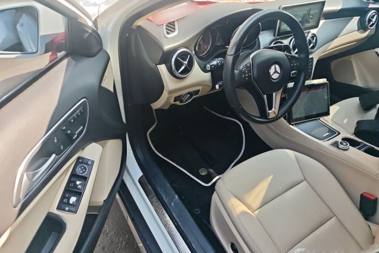 Used Mercedes-Benz GLA 2015 GLA 200 Sport Edition Driver Seat