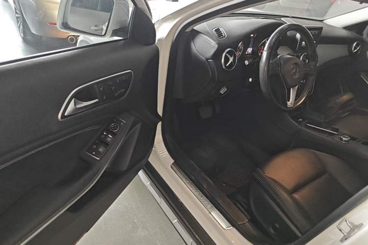 Used Mercedes-Benz GLA 2015 GLA 200 Fashion Model Driver Seat
