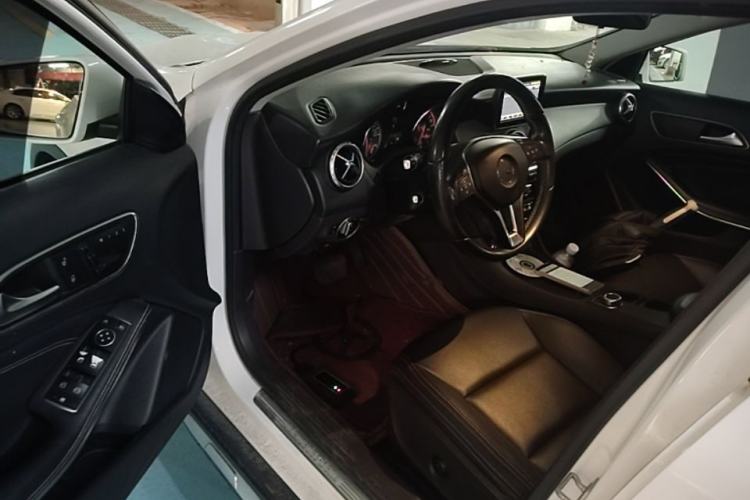 Used Mercedes-Benz GLA 2015 GLA 200 Sport Edition Driver Seat