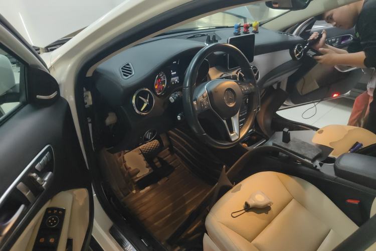 Used Mercedes-Benz GLA 2015 GLA 220 4MATIC Luxury Model Driver Seat