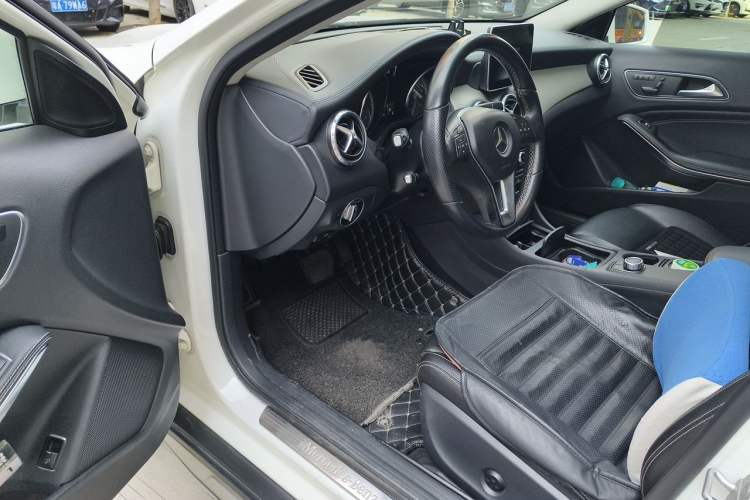 Used Mercedes-Benz GLA 2015 GLA 220 4MATIC Luxury Model Driver Seat