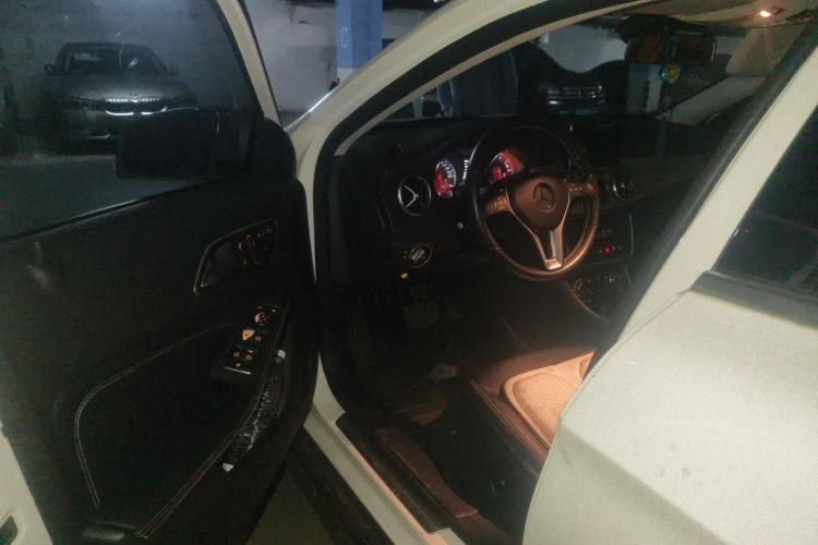 Used Mercedes-Benz GLA 2015 GLA 200 Sport Edition Driver Seat