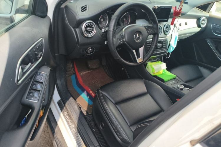 Used Mercedes-Benz GLA 2015 GLA 220 4MATIC Luxury Model Driver Seat