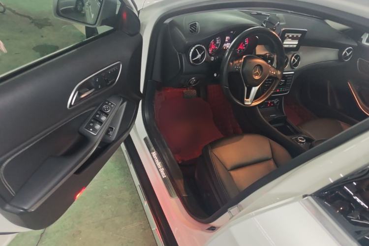 Used Mercedes-Benz GLA 2015 GLA 220 4MATIC Luxury Model Driver Seat