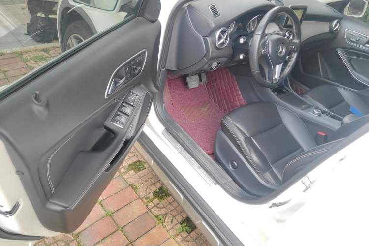 Used Mercedes-Benz GLA 2015 GLA 220 4MATIC Luxury Model Driver Seat
