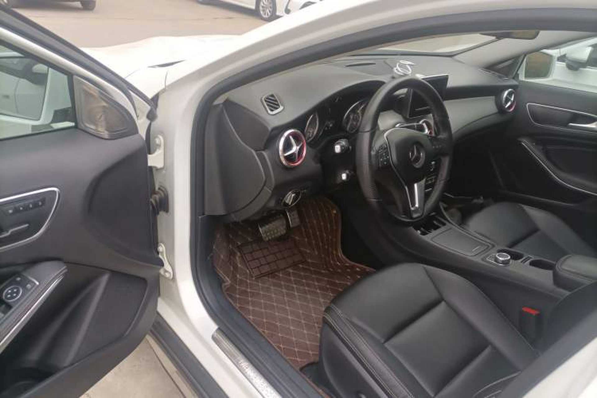 Used Mercedes-Benz GLA 2015 GLA 200 Sport Edition Driver Seat