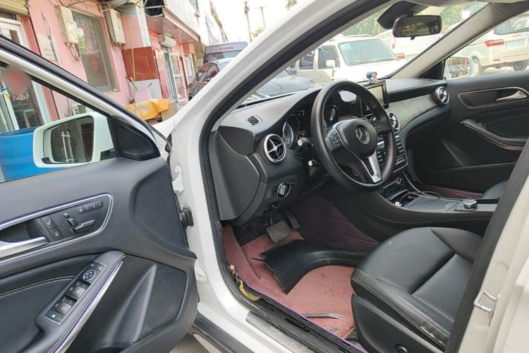 Used Mercedes-Benz GLA 2015 GLA 200 Sport Edition Driver Seat