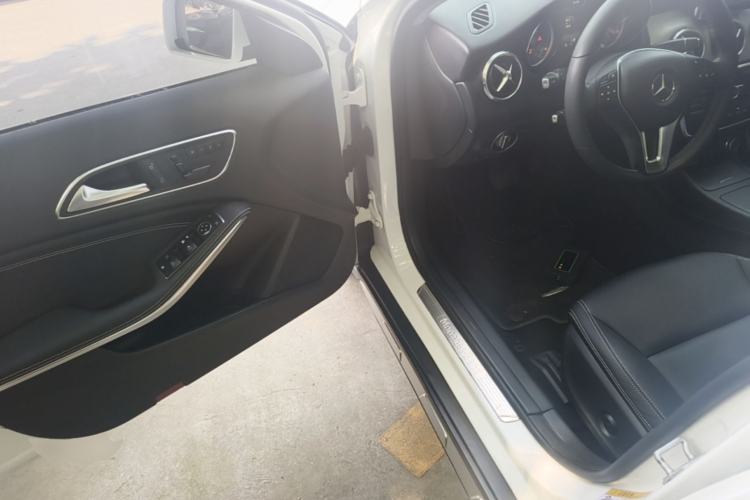 Used Mercedes-Benz GLA 2015 GLA 200 Sport Edition Driver Seat