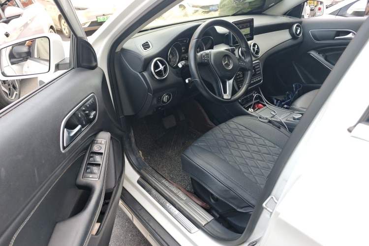Used Mercedes-Benz GLA 2015 GLA 220 4MATIC Fashion Model Driver Seat