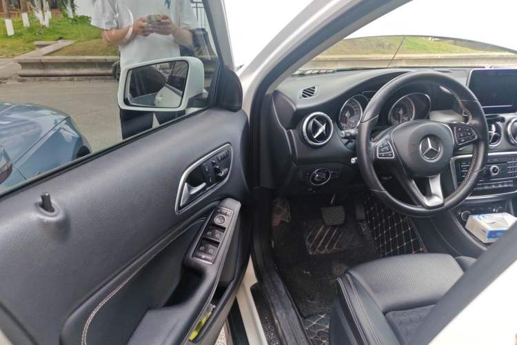 Used Mercedes-Benz GLA 2015 GLA 200 Sport Edition Driver Seat