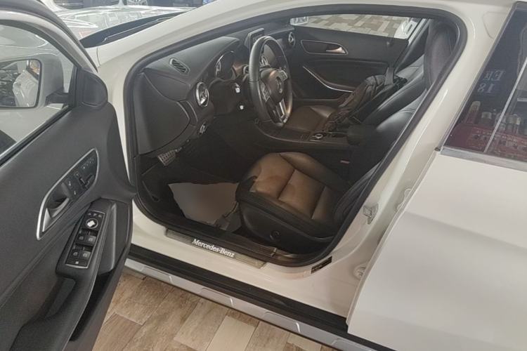 Used Mercedes-Benz GLA 2015 GLA 260 4MATIC Driver Seat