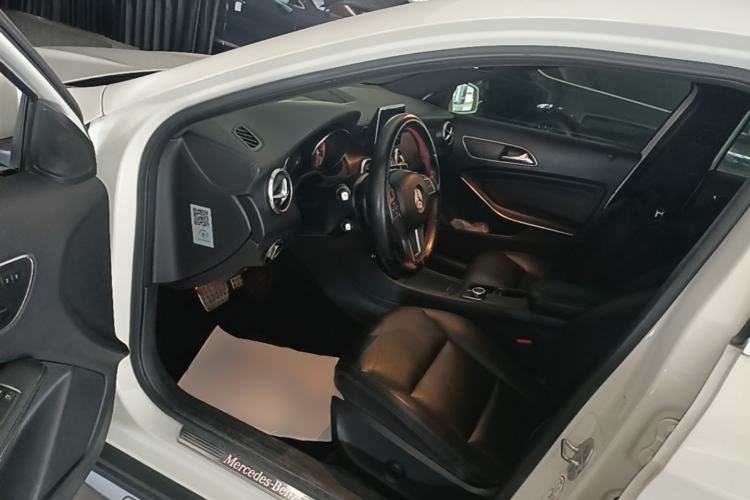 Used Mercedes-Benz GLA 2015 GLA 260 4MATIC Driver Seat