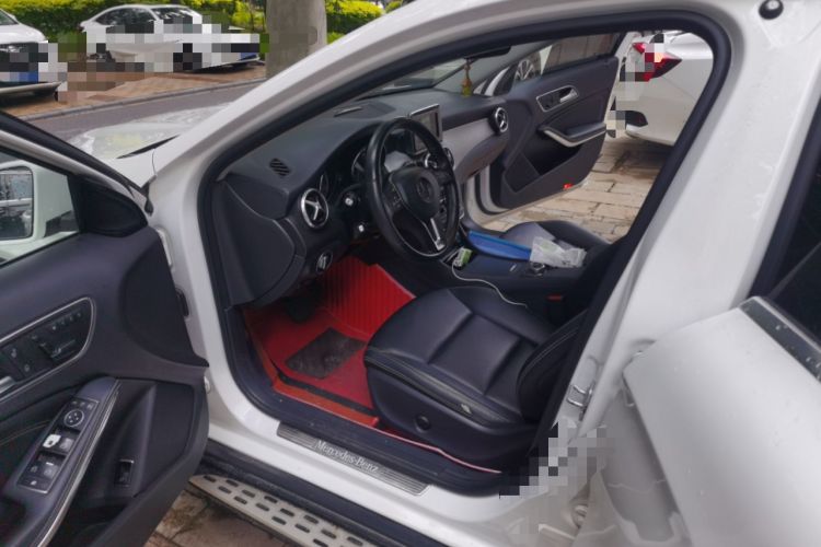 Used Mercedes-Benz GLA 2015 GLA 220 4MATIC Luxury Model Driver Seat