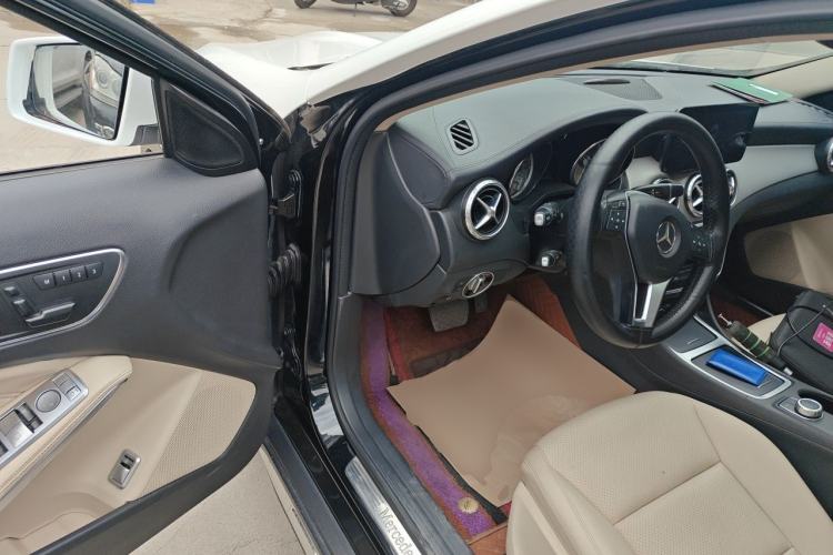 Used Mercedes-Benz GLA 2015 GLA 220 4MATIC Luxury Model Driver Seat