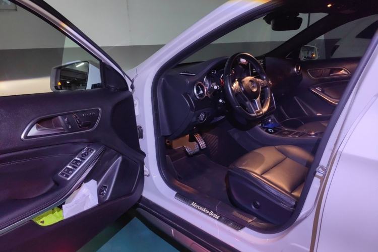Used Mercedes-Benz GLA 2015 GLA 260 4MATIC Sport Edition Driver Seat