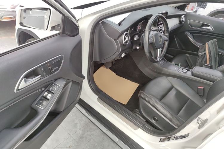 Used Mercedes-Benz GLA 2015 GLA 200 Sport Edition Driver Seat