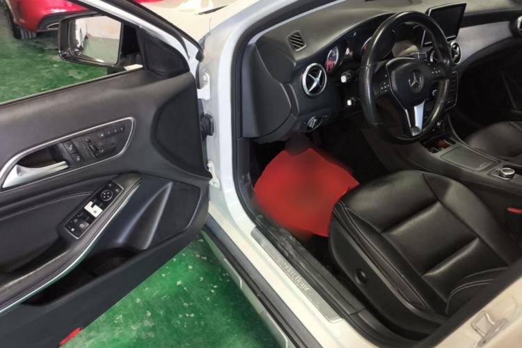 Used Mercedes-Benz GLA 2015 GLA 200 Sport Edition Driver Seat