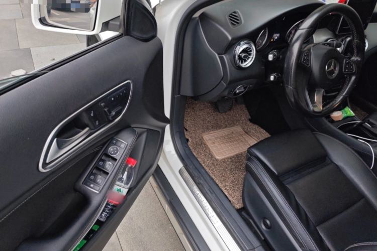 Used Mercedes-Benz GLA 2015 GLA 200 Sport Edition Driver Seat