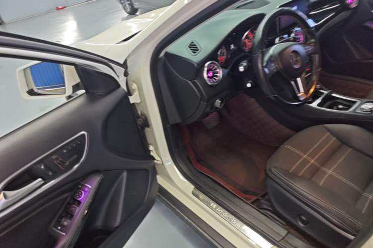 Used Mercedes-Benz GLA 2015 GLA 200 Driver Seat