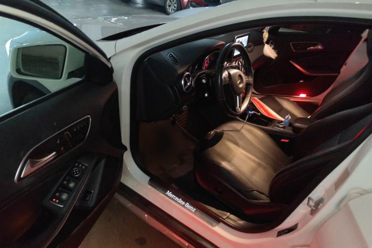 Used Mercedes-Benz GLA 2015 GLA 220 4MATIC Luxury Model Driver Seat